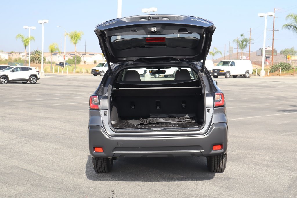 Used 2025 Subaru Outback Premium AWD/4WD image 37