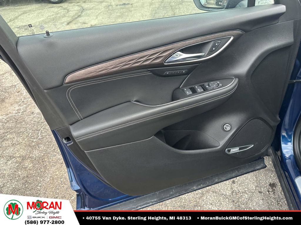 Used 2023 Buick Envision Avenir AWD/4WD image 18