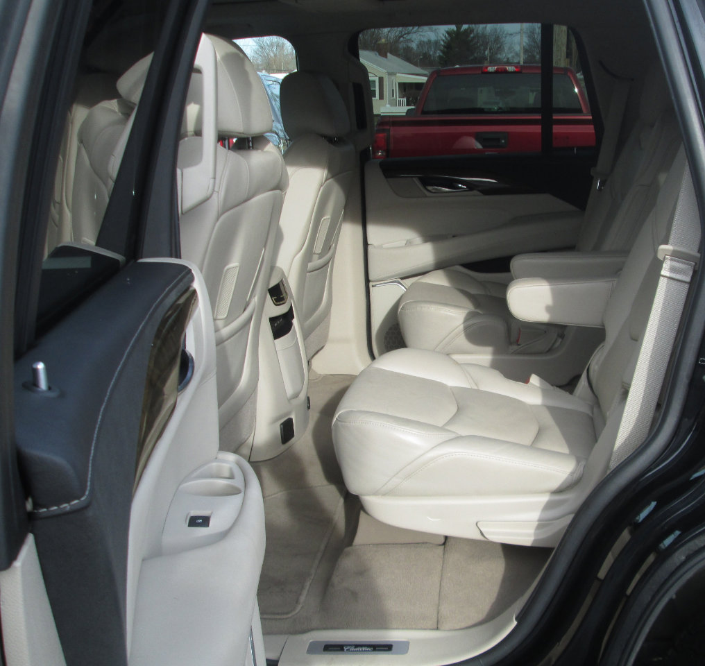 Used 2019 Cadillac Escalade Premium Luxury image 13
