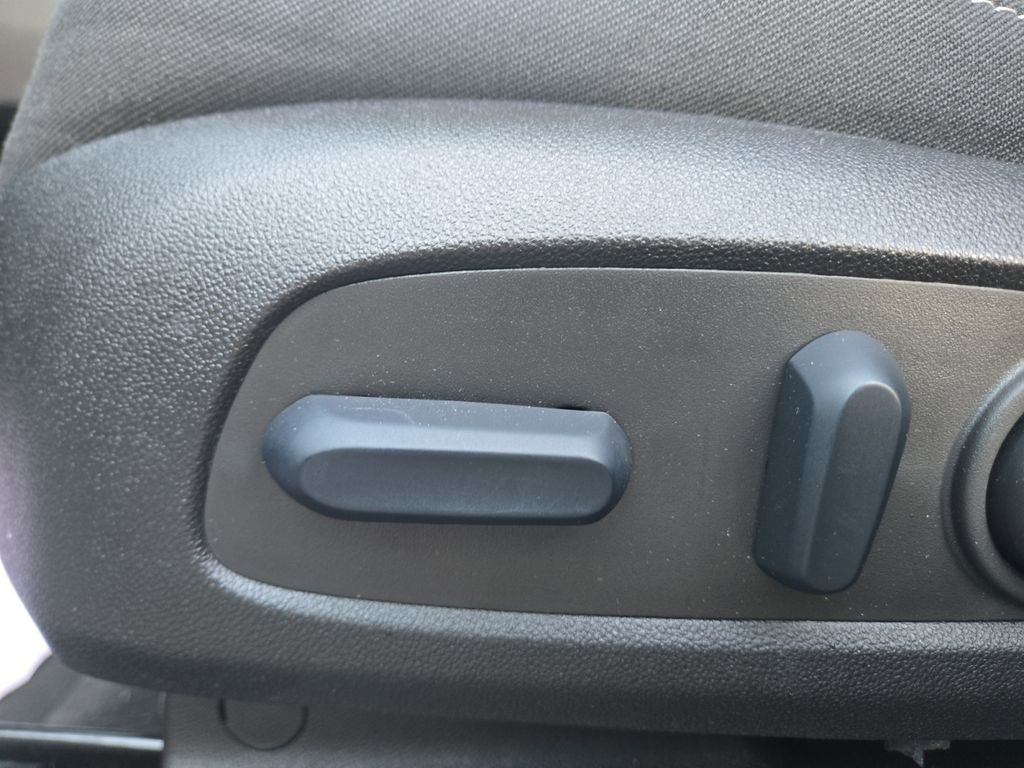 Used 2023 GMC Terrain SLE w/ Driver Convenience Package image 15