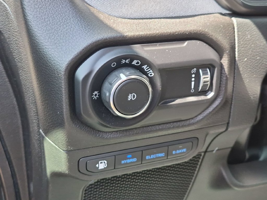 Used 2024 Jeep Wrangler Unlimited w/ Convenience Group AWD/4WD image 10