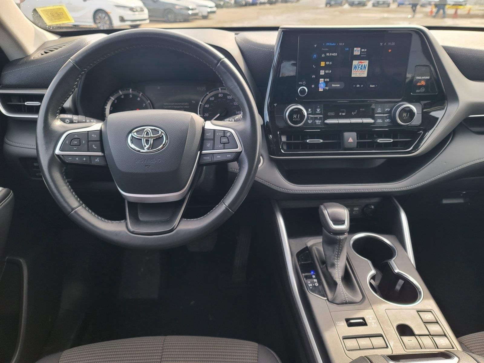 Used 2024 Toyota Highlander LE image 13
