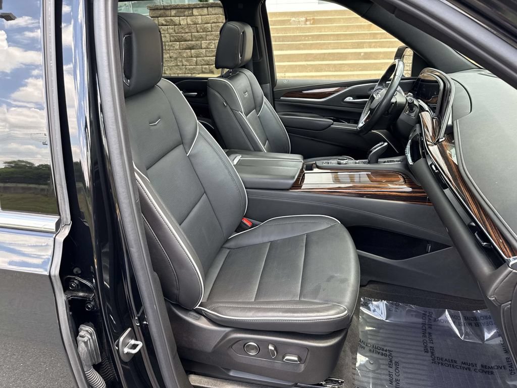 Used 2024 Cadillac Escalade ESV Premium Luxury AWD/4WD image 7