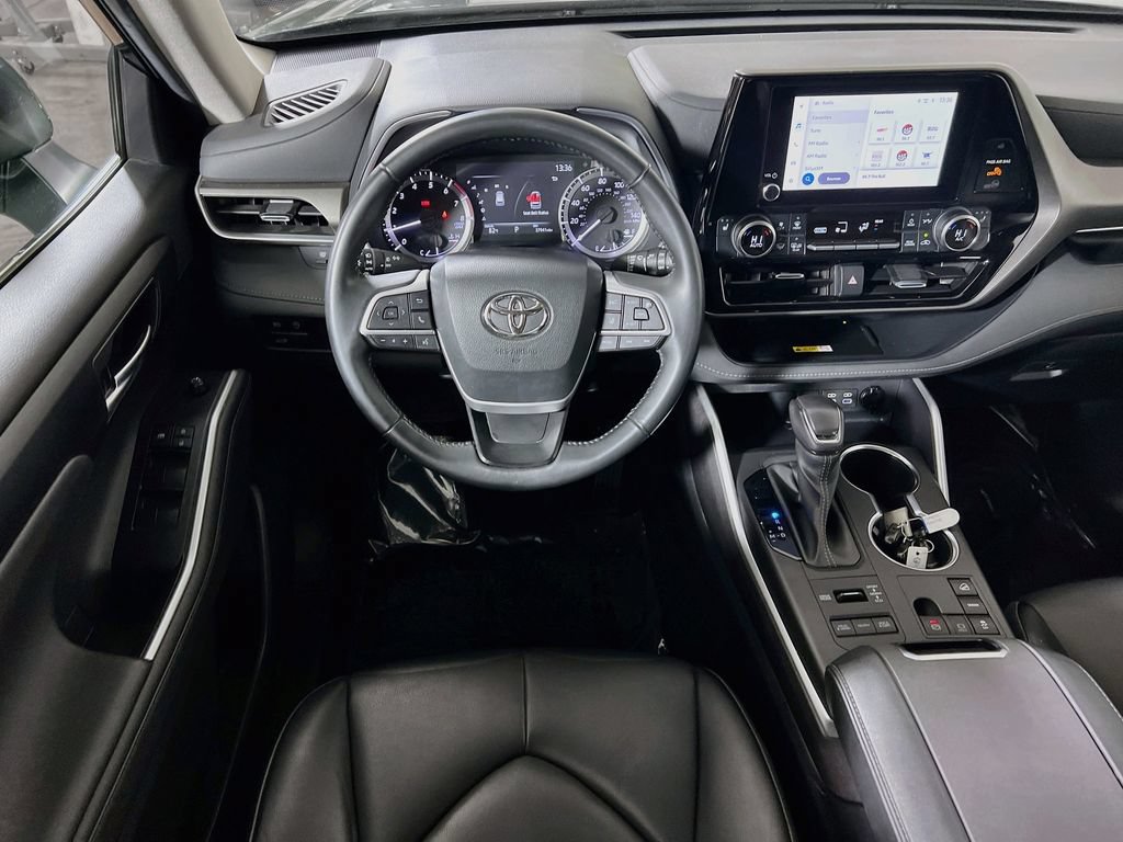 Used 2023 Toyota Highlander XLE AWD/4WD image 20