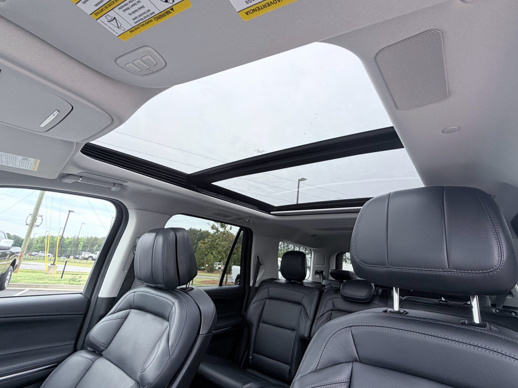 Used 2026 Lincoln Navigator Reserve AWD/4WD image 13