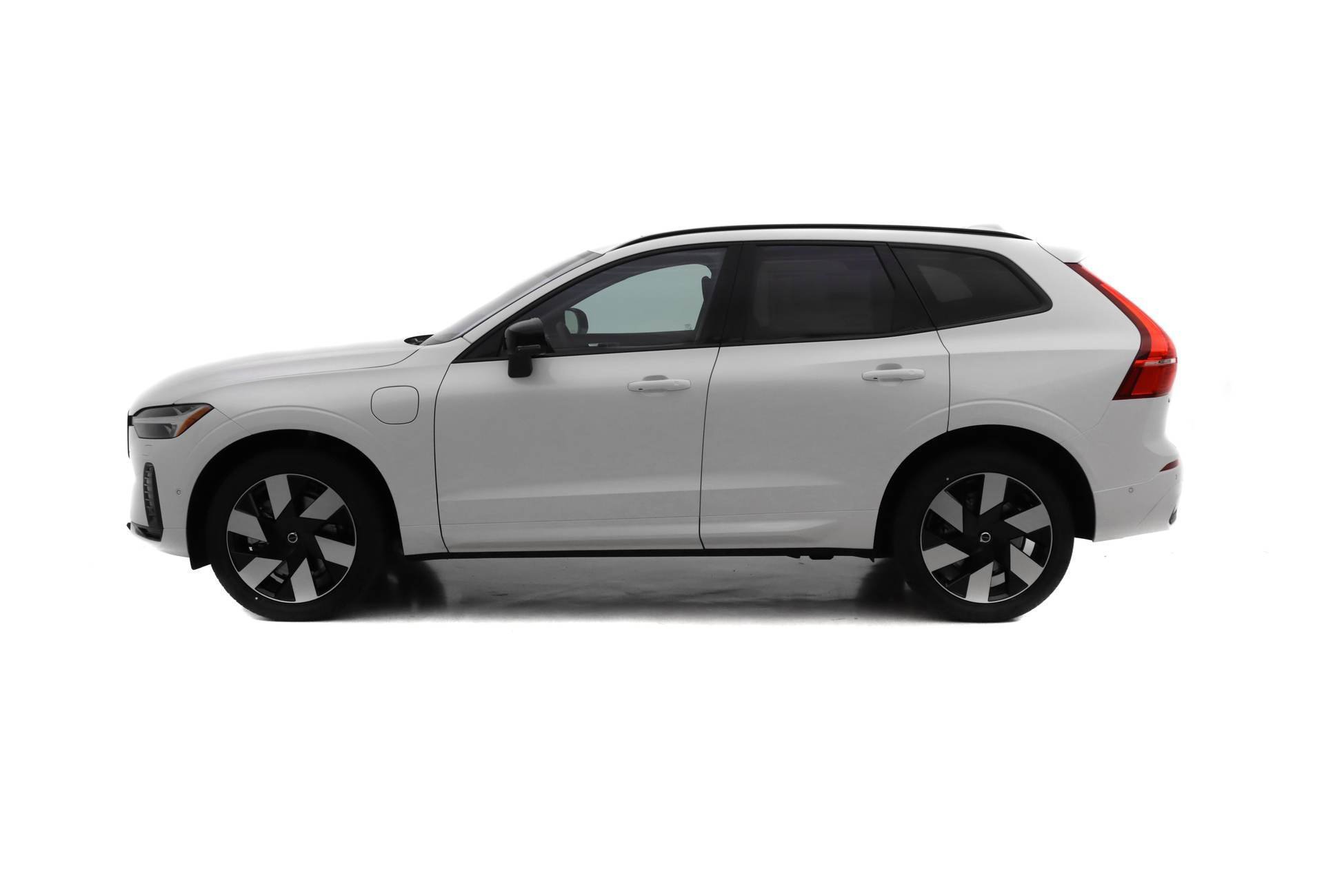 New 2024 Volvo XC60 T8 Plus w/ Protection Package Premier AWD/4WD image 3