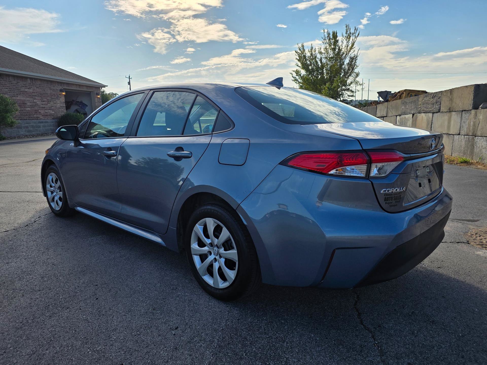Used 2025 Toyota Corolla LE FWD image 6