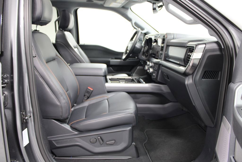 New 2026 Ford F250 Lariat w/ Black Appearance Package image 29