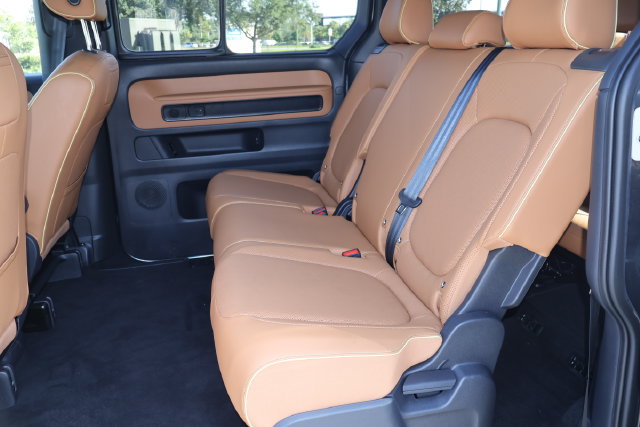 Used 2025 Volkswagen ID. Buzz Pro S RWD image 14