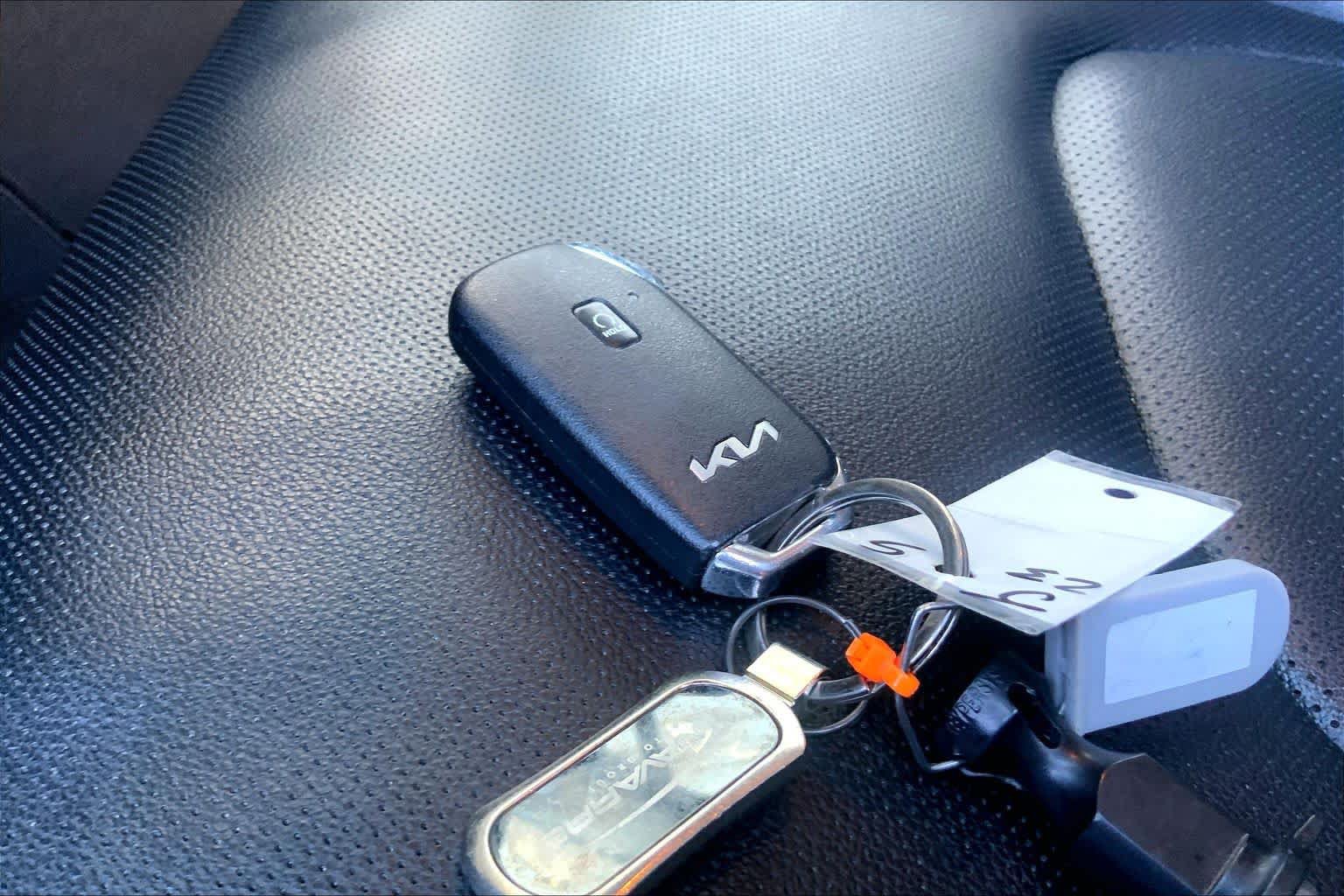 Used 2023 Kia Sportage EX AWD/4WD image 14