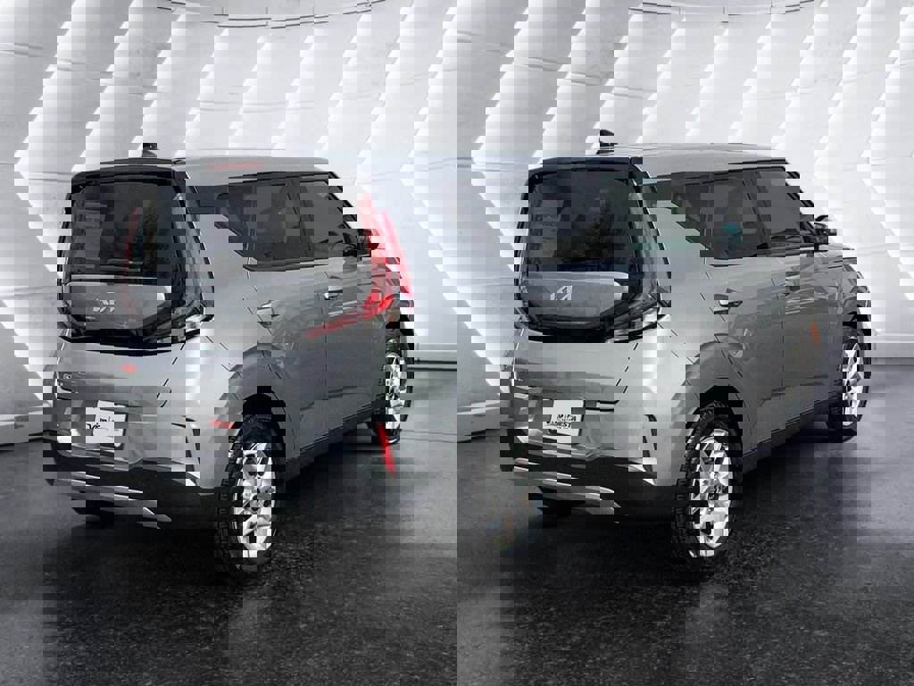 Used 2024 Kia Soul LX w/ Option Group 015 FWD image 4