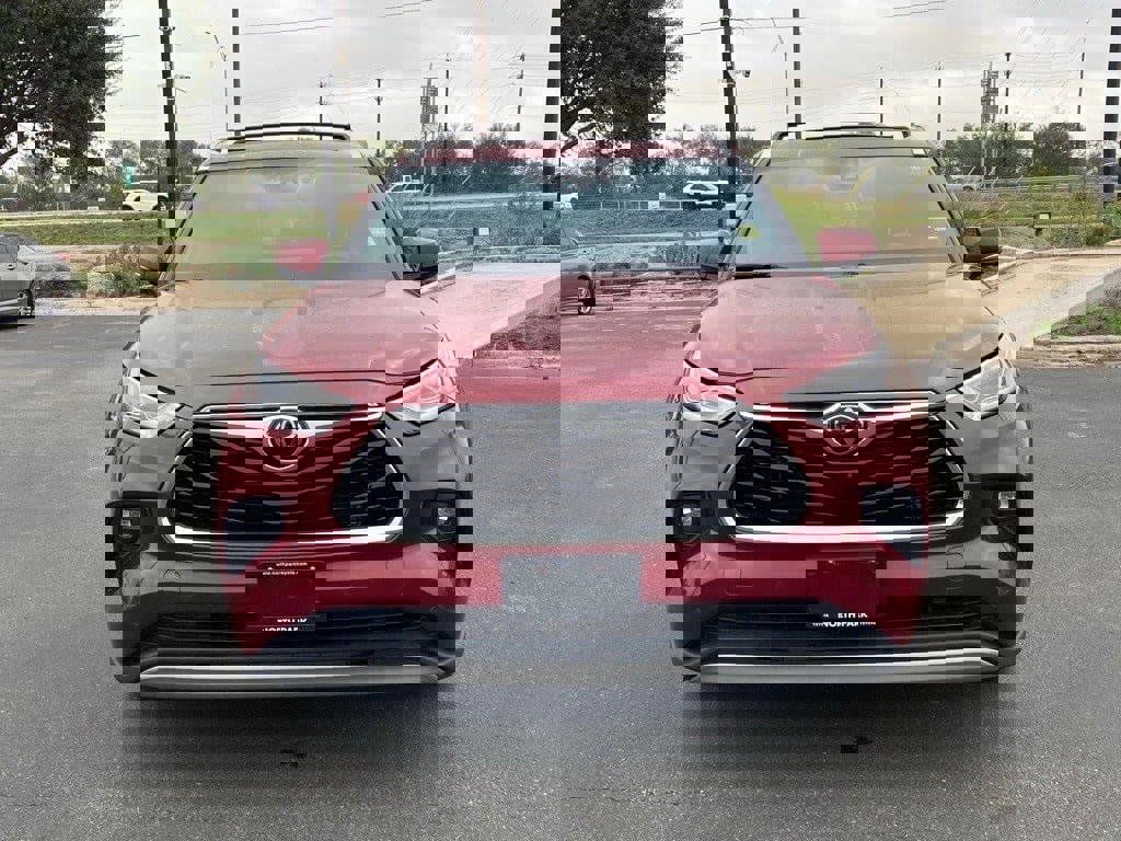 Used 2024 Toyota Highlander Platinum video 2