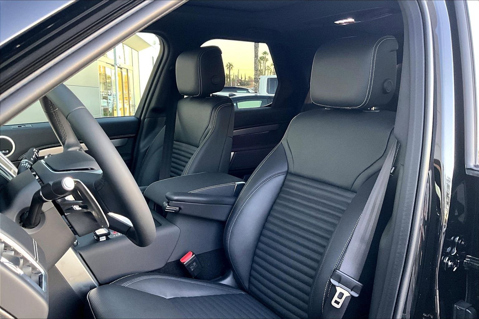 New 2026 Land Rover Discovery Limited Edition image 9