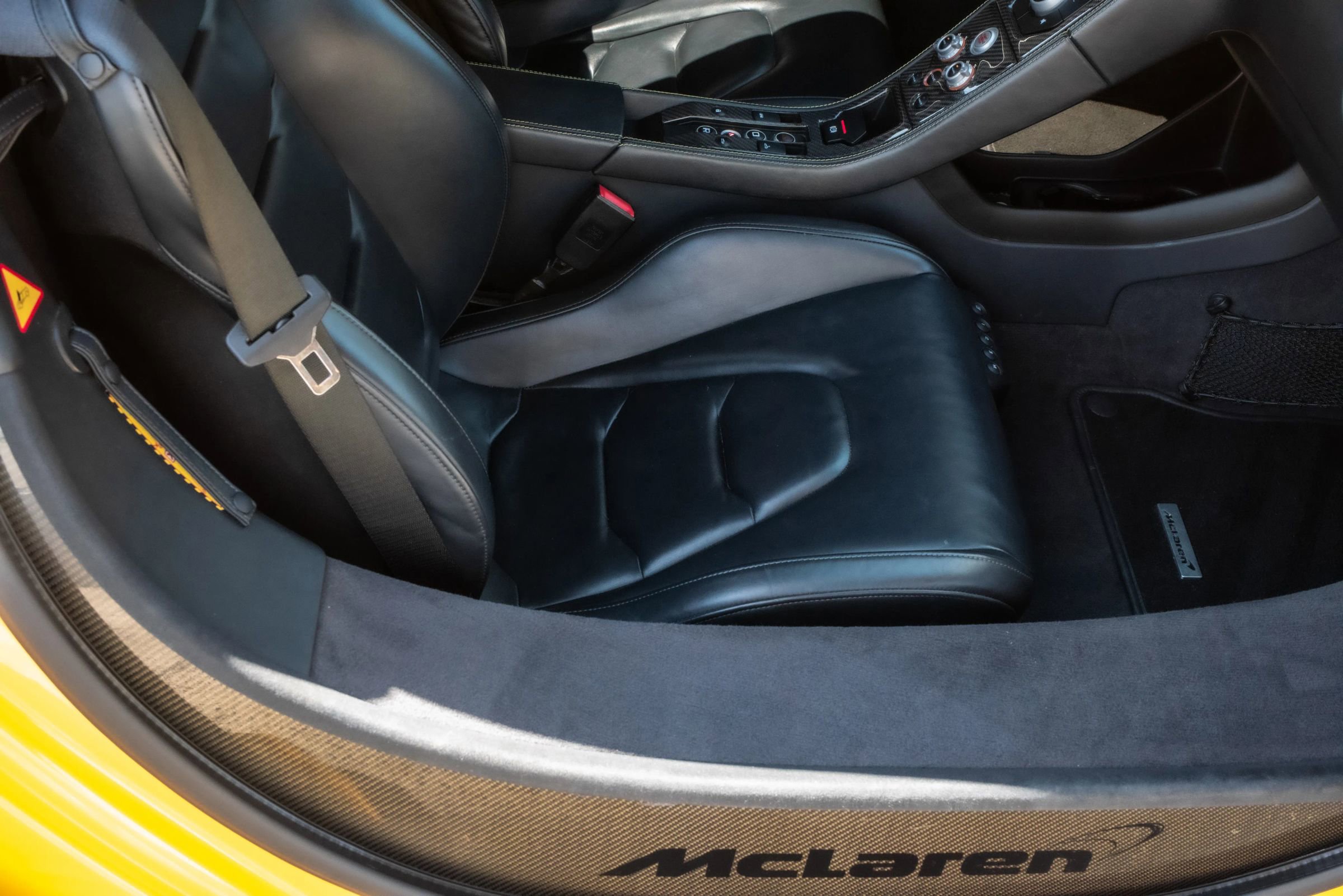 Used 2015 McLaren 650S Spider image 16