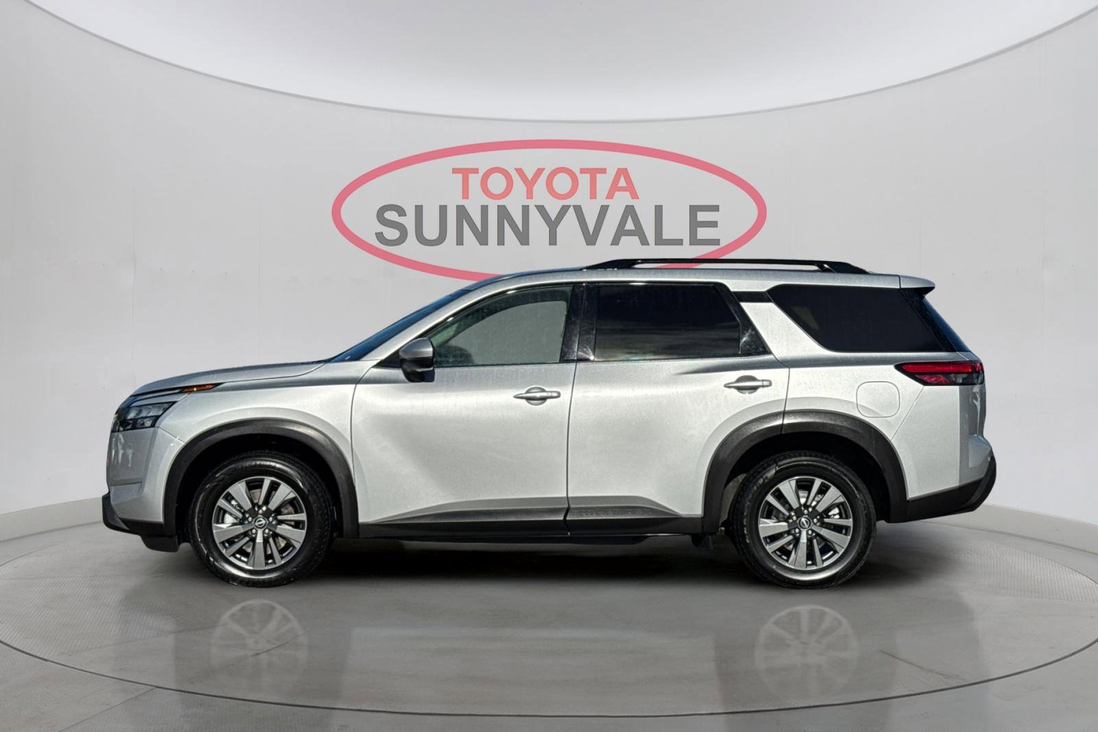 Used 2024 Nissan Pathfinder SV image 6