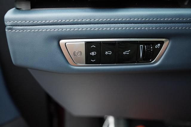 Used 2025 Cadillac Escalade IQ Luxury 2 w/ LPO, Premium Carpet Package AWD/4WD image 28