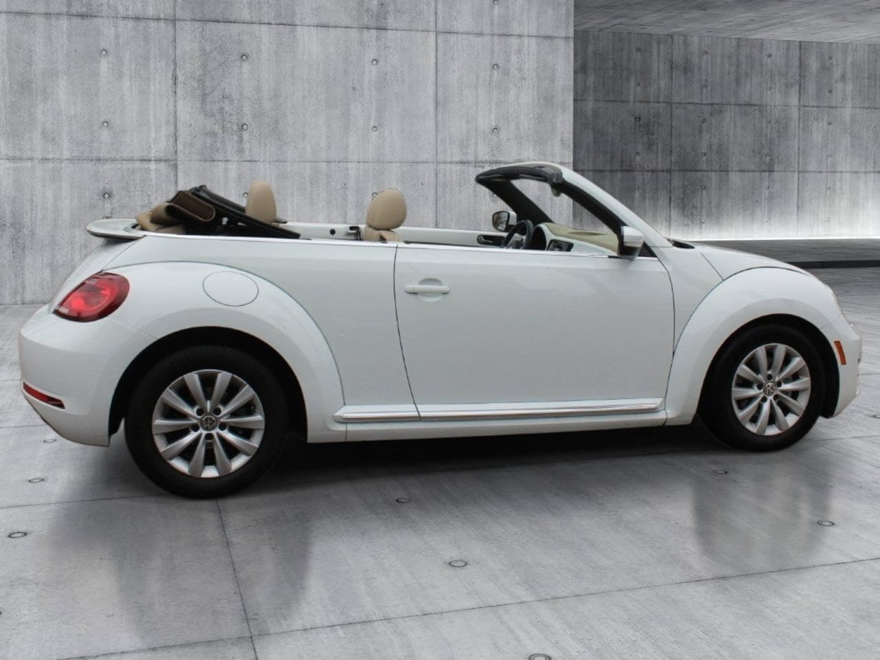 Used 2019 Volkswagen Beetle 2.0T S FWD image 16