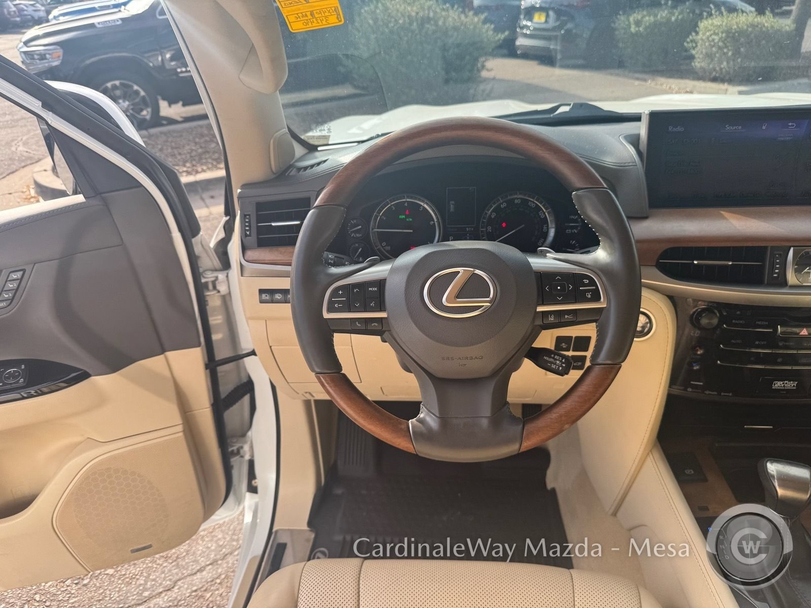 Used 2021 Lexus LX 570 4WD w/ Luxury Package image 18