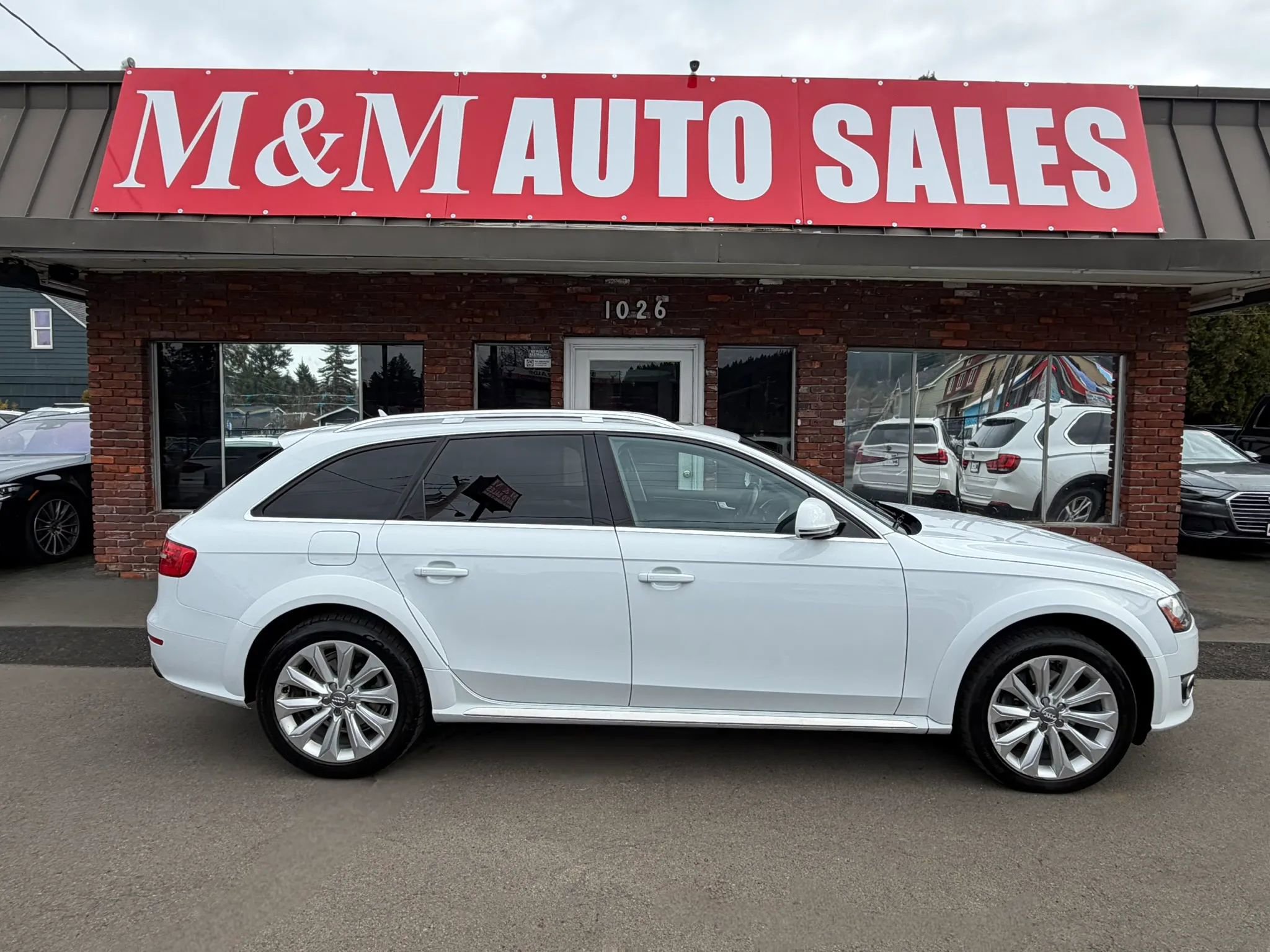 Used 2015 Audi A4 Premium w/ Audi MMI Navigation image 2