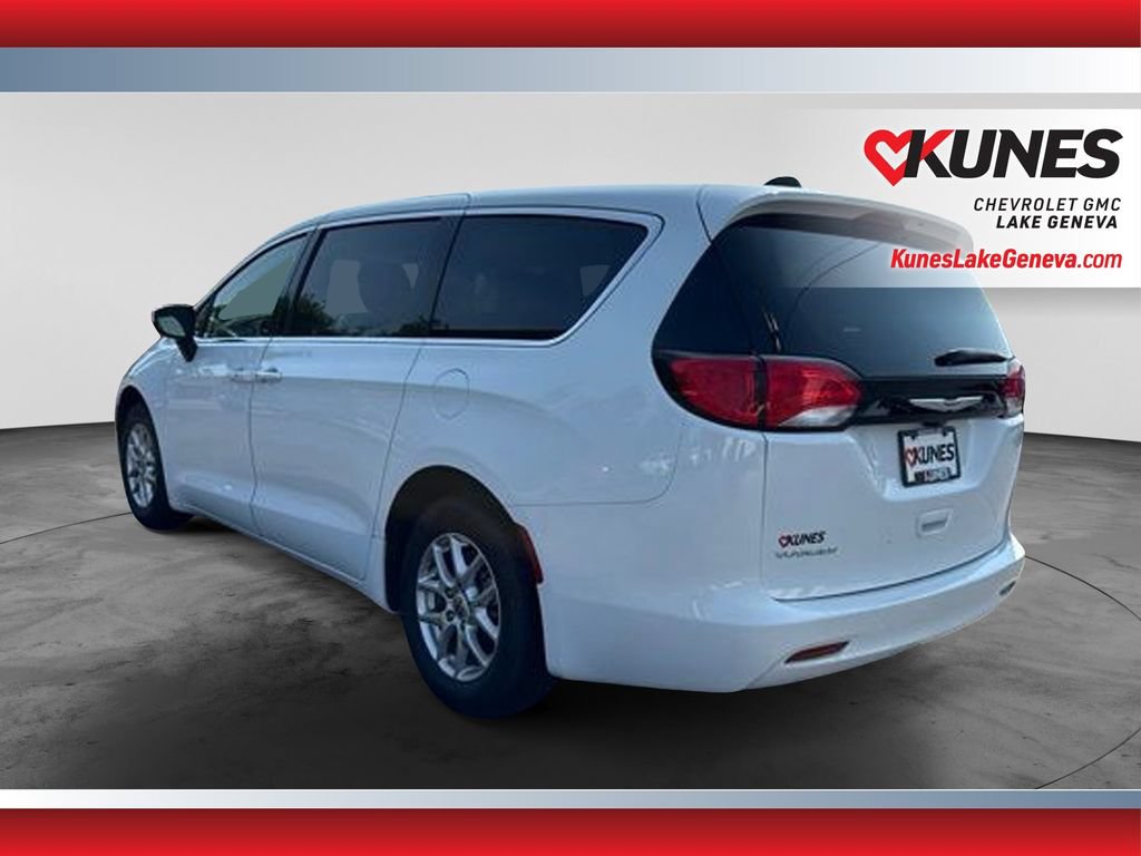 Used 2023 Chrysler Voyager LX FWD image 8