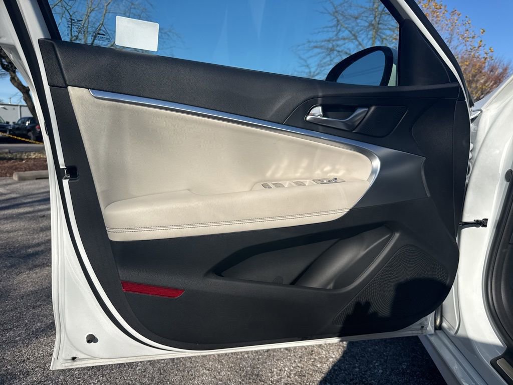 New 2025 Genesis G70 2.5T image 12