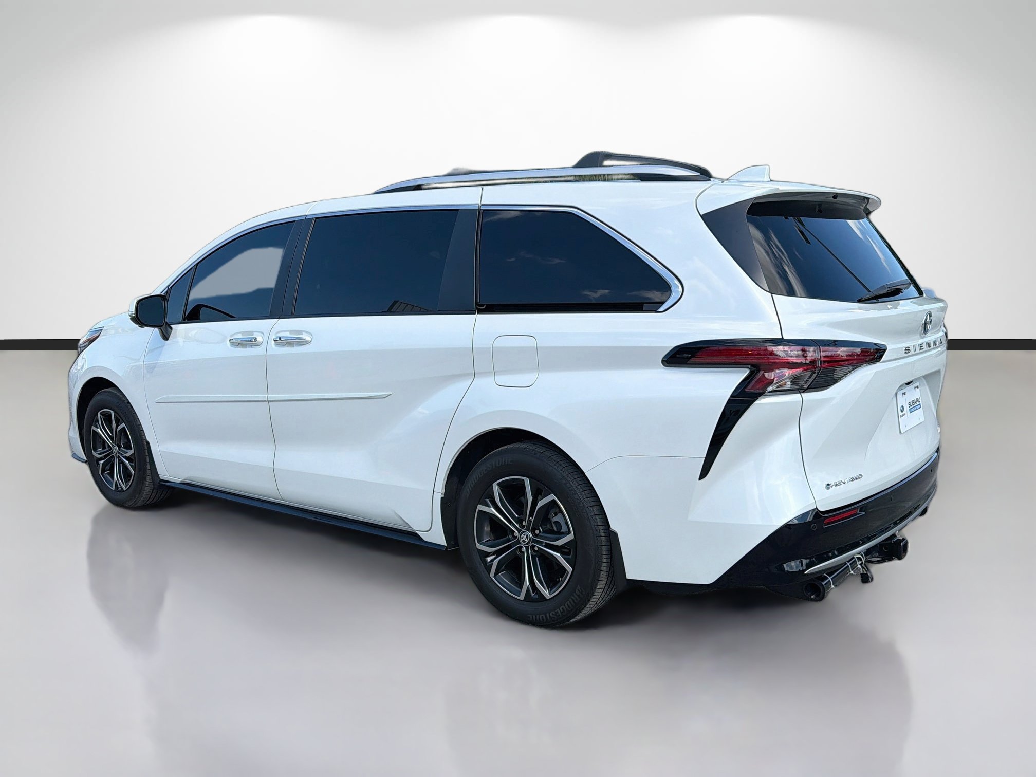 Used 2025 Toyota Sienna Platinum AWD/4WD image 5