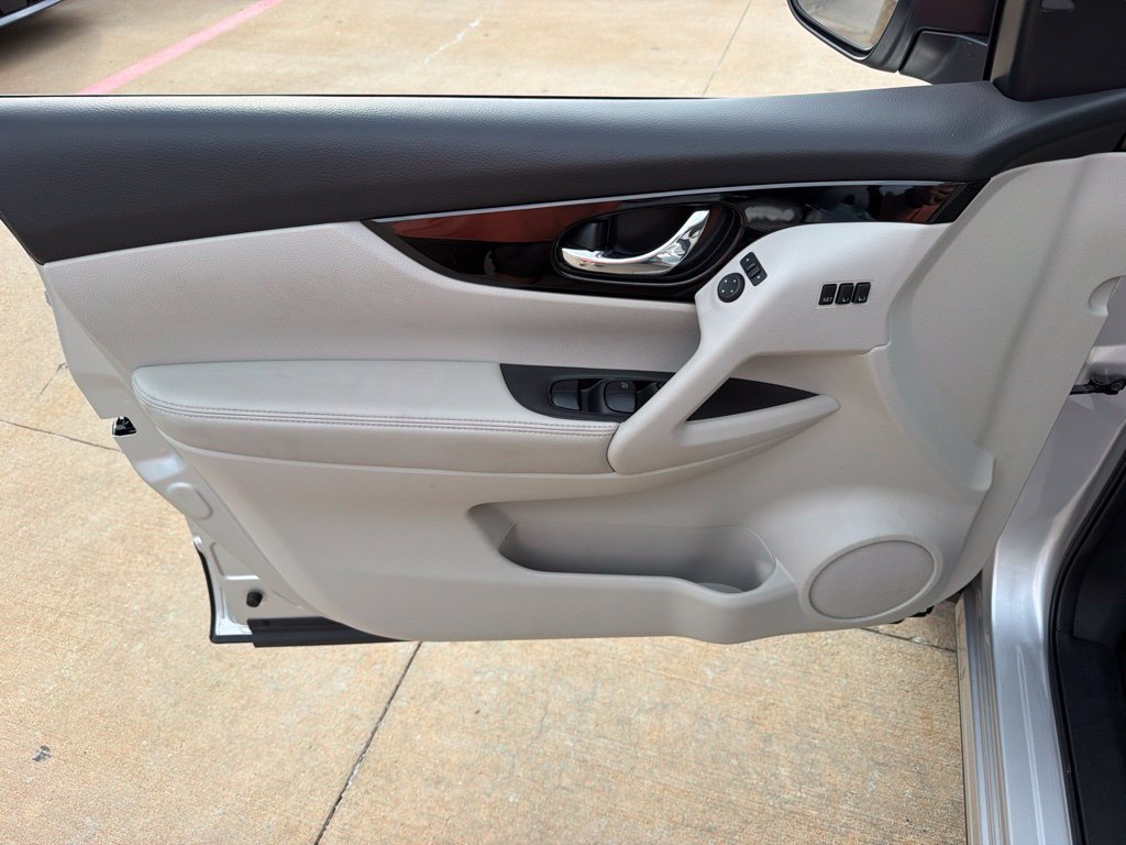 Used 2022 Nissan Rogue Sport SV w/ Technology Package AWD/4WD image 13