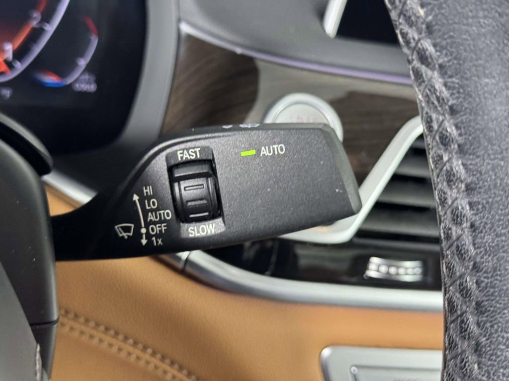 Used 2022 BMW 750i xDrive AWD/4WD image 24