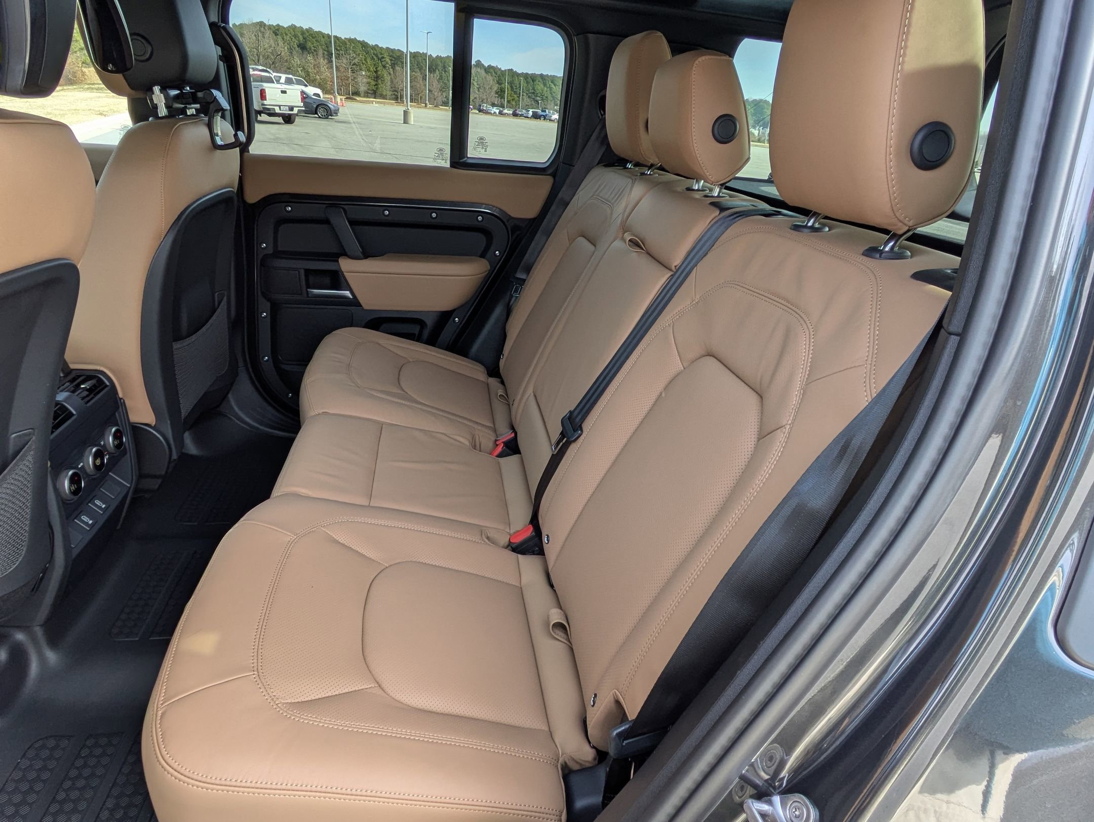 New 2026 Land Rover Defender 110 X-Dynamic SE image 25