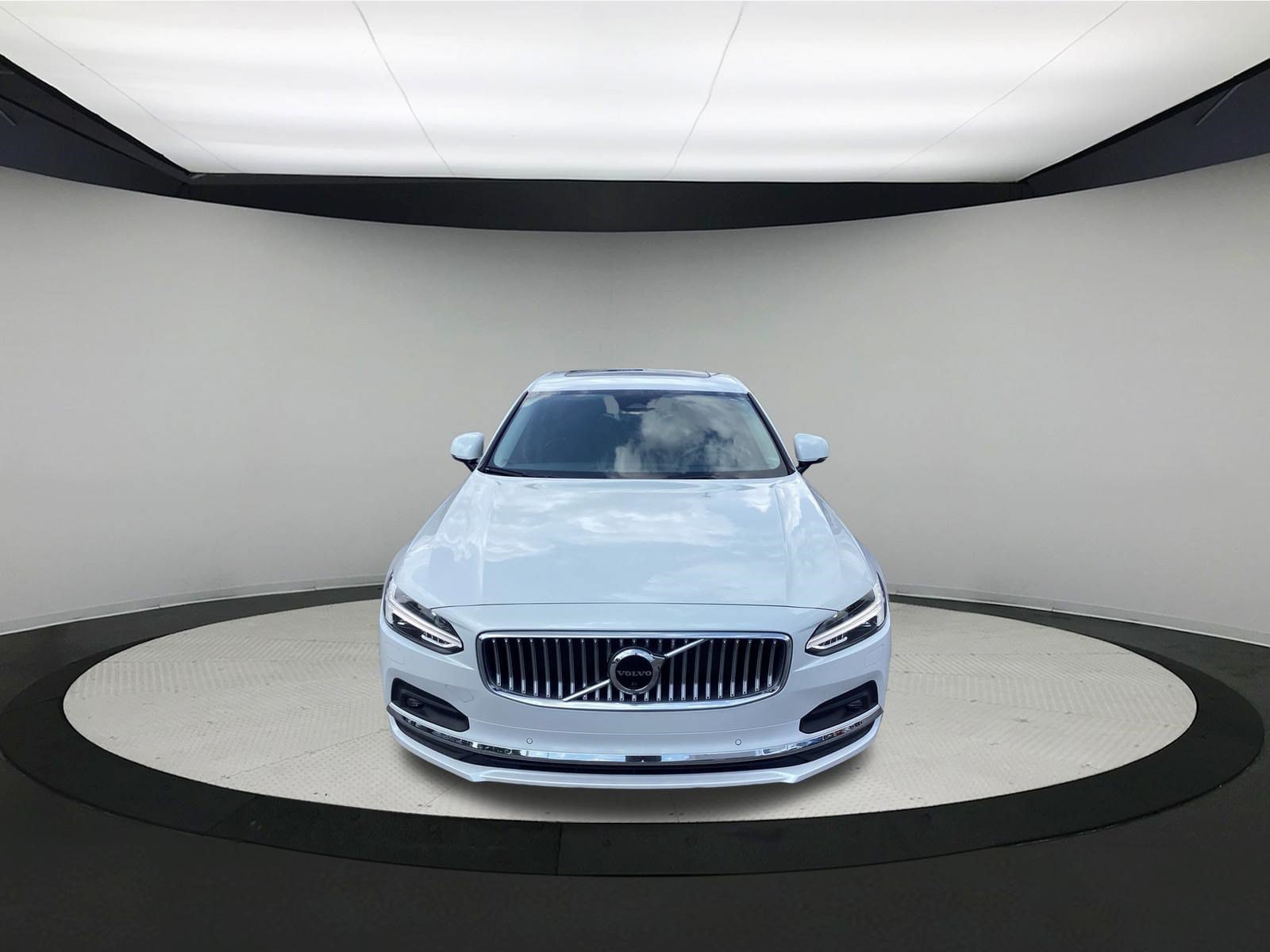 Used 2023 Volvo S90 B6 Plus AWD/4WD image 3
