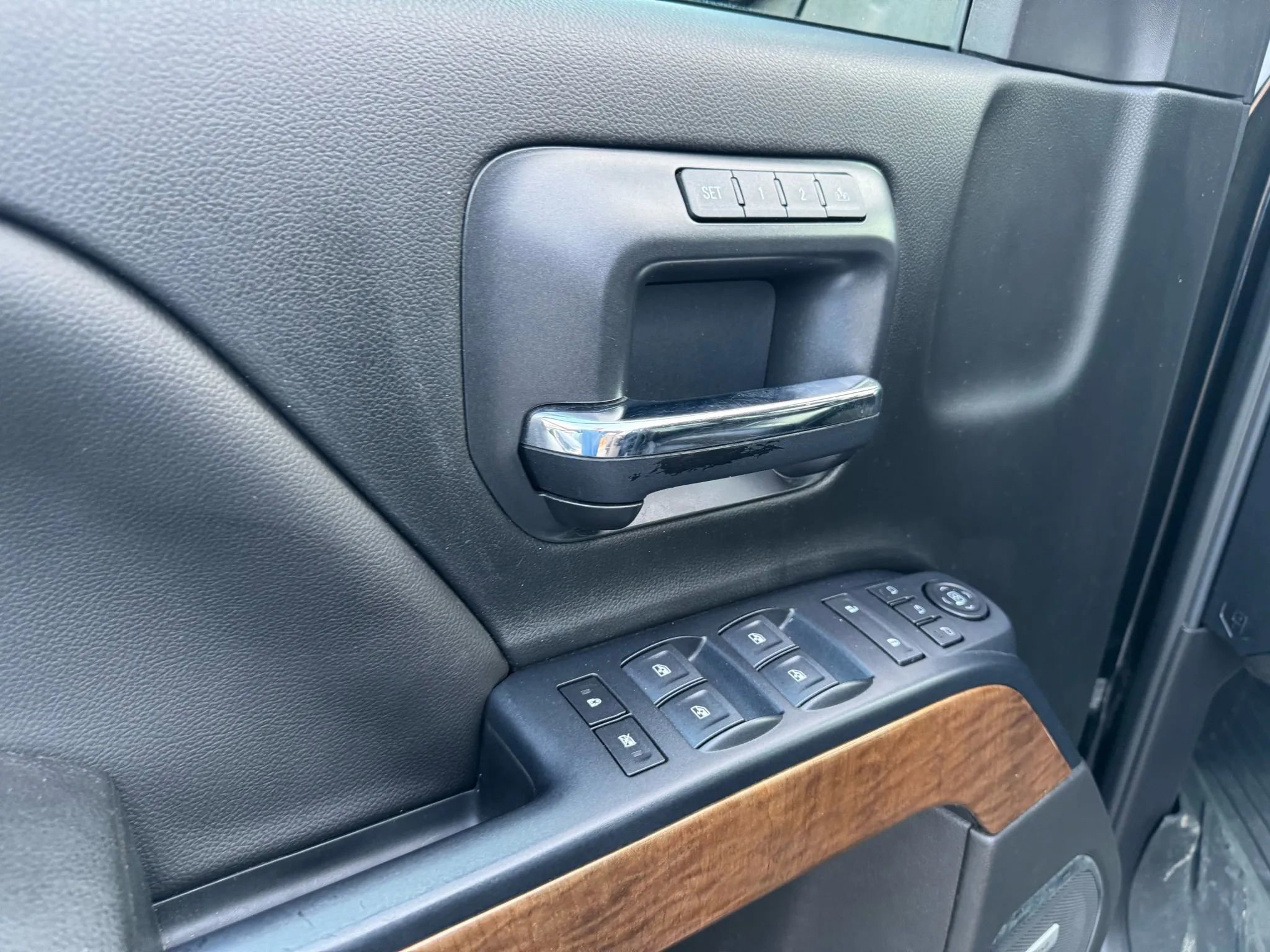 Used 2018 Chevrolet Silverado 1500 LTZ w/ Sport Package image 15