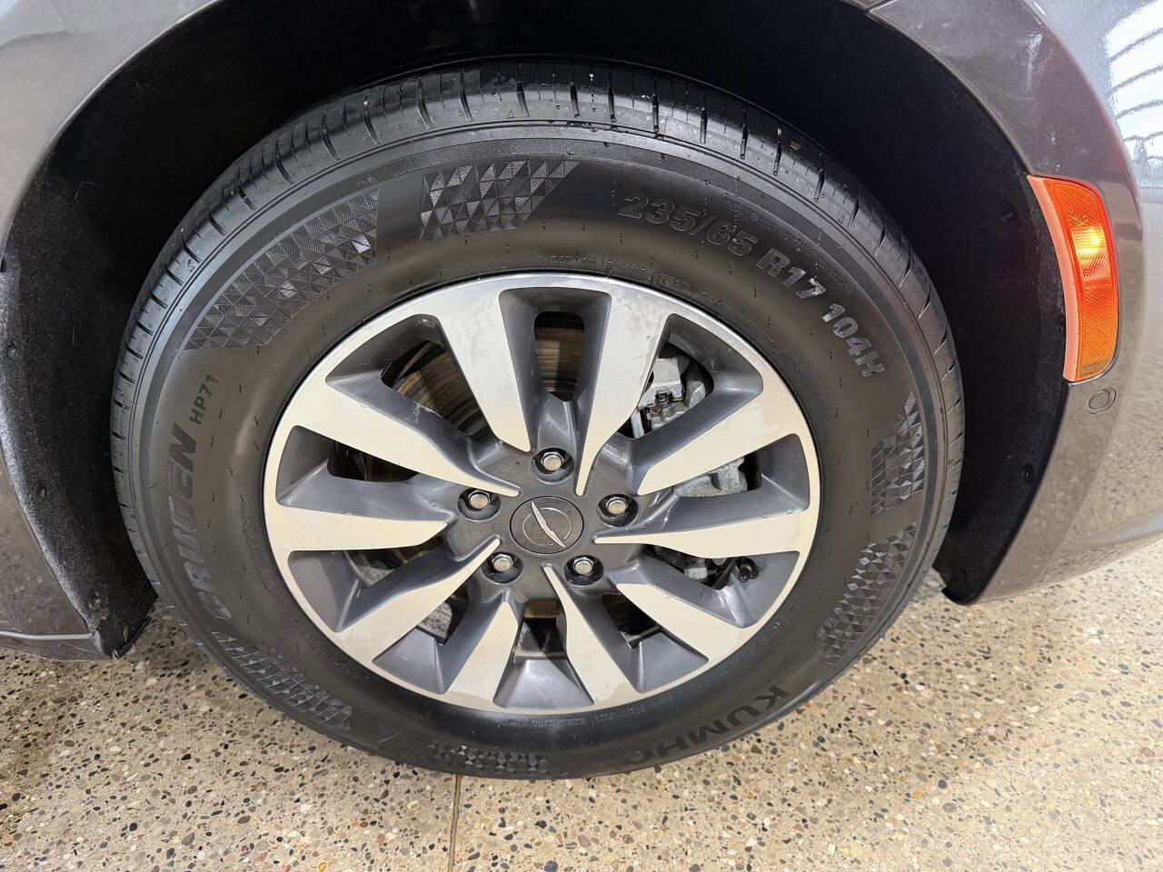 Used 2021 Chrysler Pacifica Touring-L FWD image 35