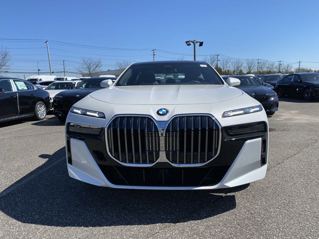 Used 2024 BMW 760i xDrive w/ Executive Package video 2