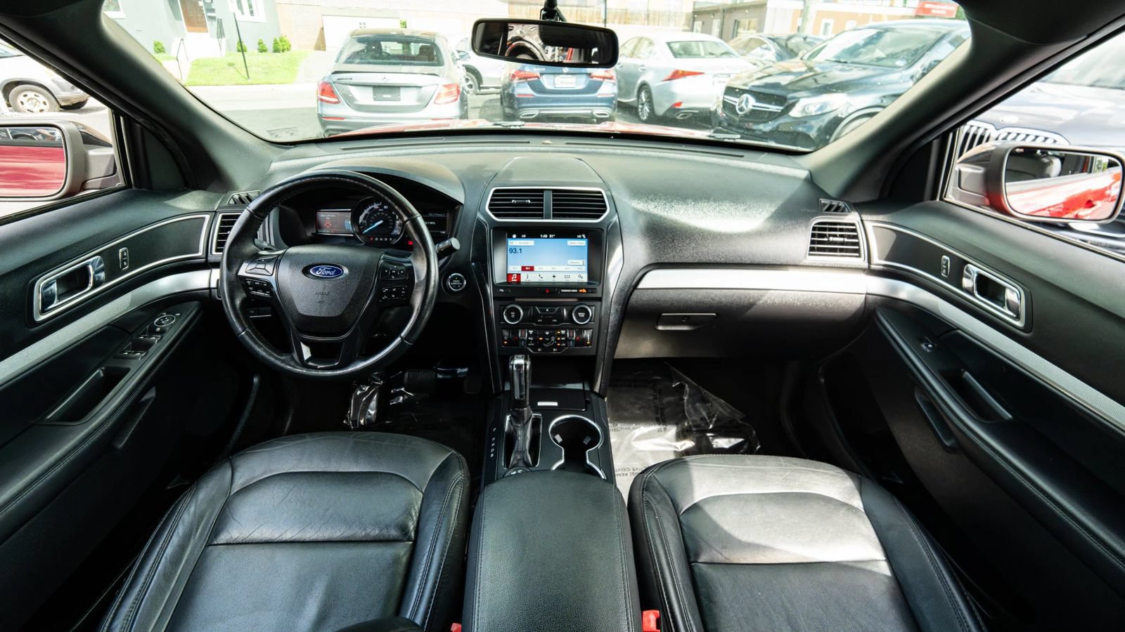 Used 2017 Ford Explorer XLT w/ Equipment Group 202A AWD/4WD image 32