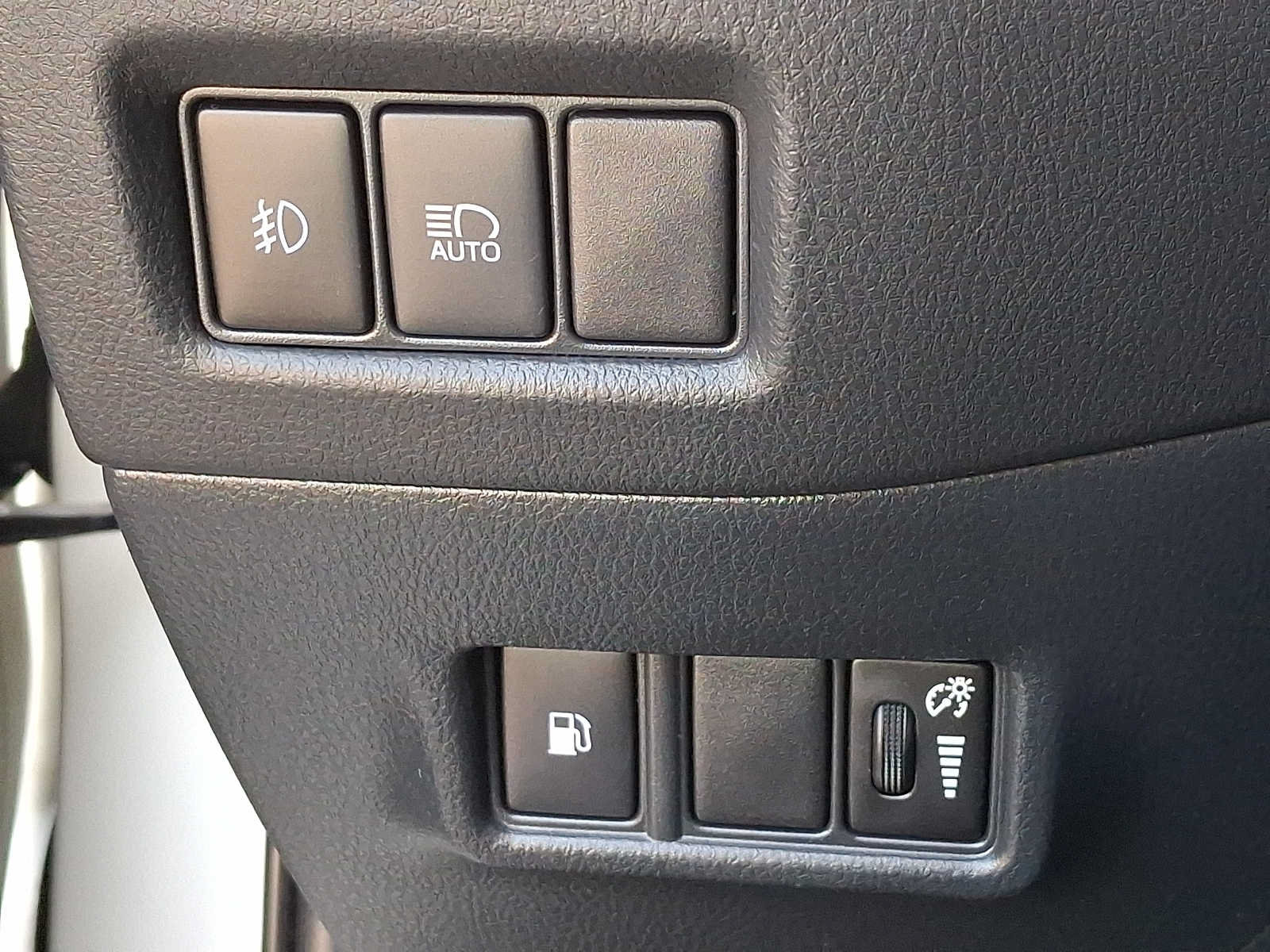 Used 2019 Toyota C-HR Limited FWD image 25