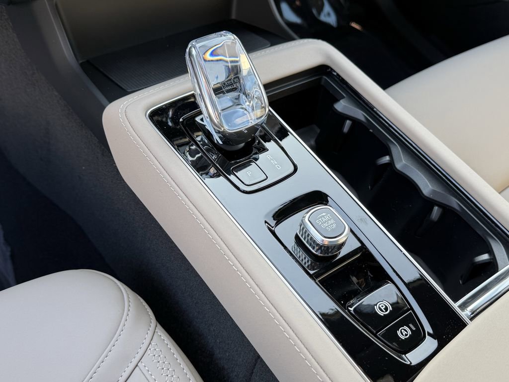 New 2026 Volvo XC90 B6 Plus w/ Protection Package Premier image 25
