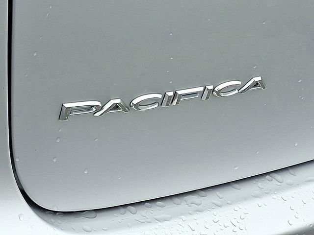 Used 2024 Chrysler Pacifica Touring-L FWD image 33