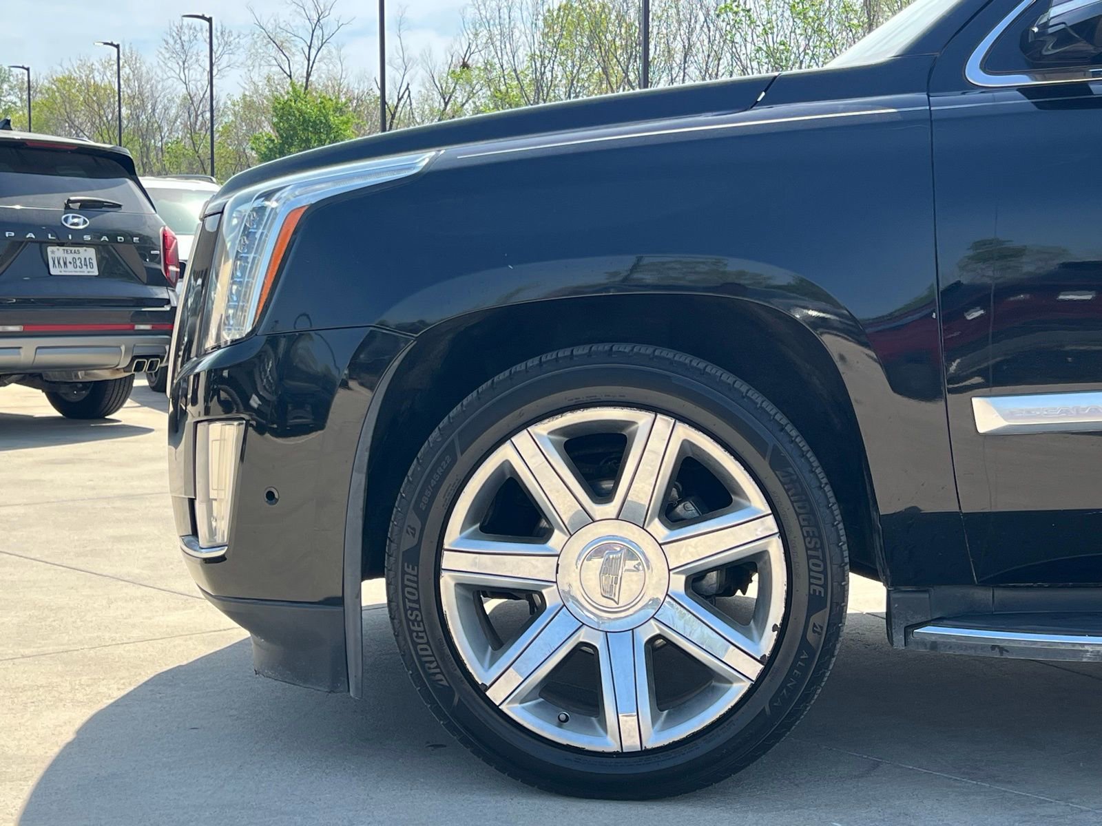 Used 2018 Cadillac Escalade Luxury RWD image 8