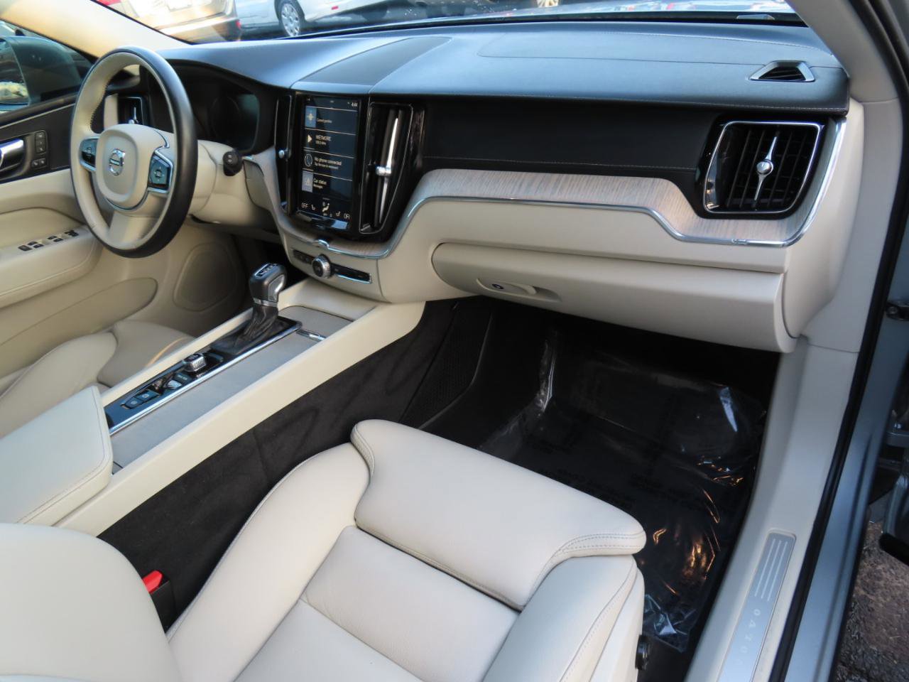 Used 2018 Volvo XC60 T6 Inscription w/ Convenience Package image 15