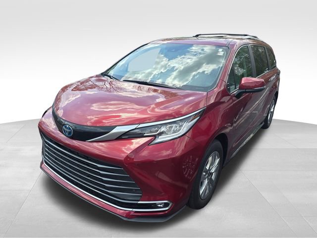 Used 2024 Toyota Sienna Limited AWD/4WD image 2