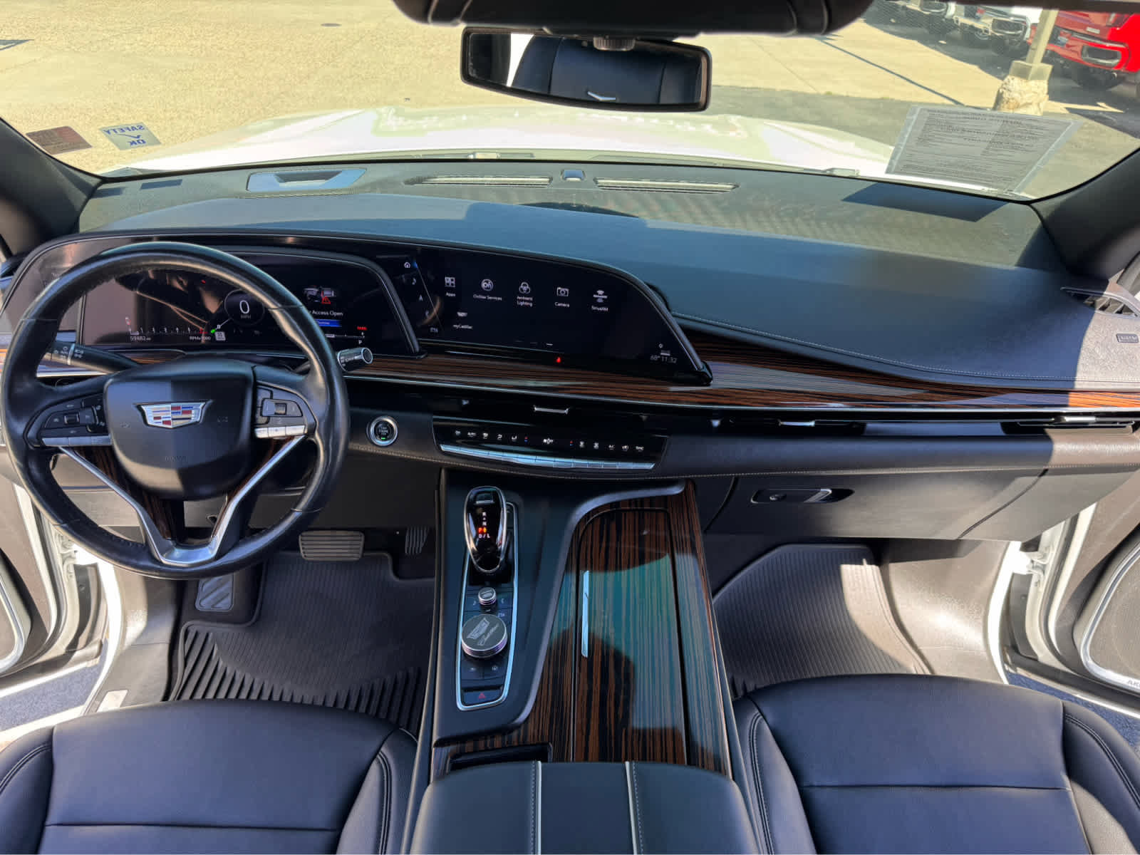 Used 2022 Cadillac Escalade Luxury image 16