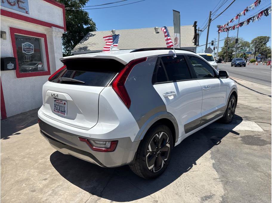 Used 2023 Kia Niro Wave FWD image 3