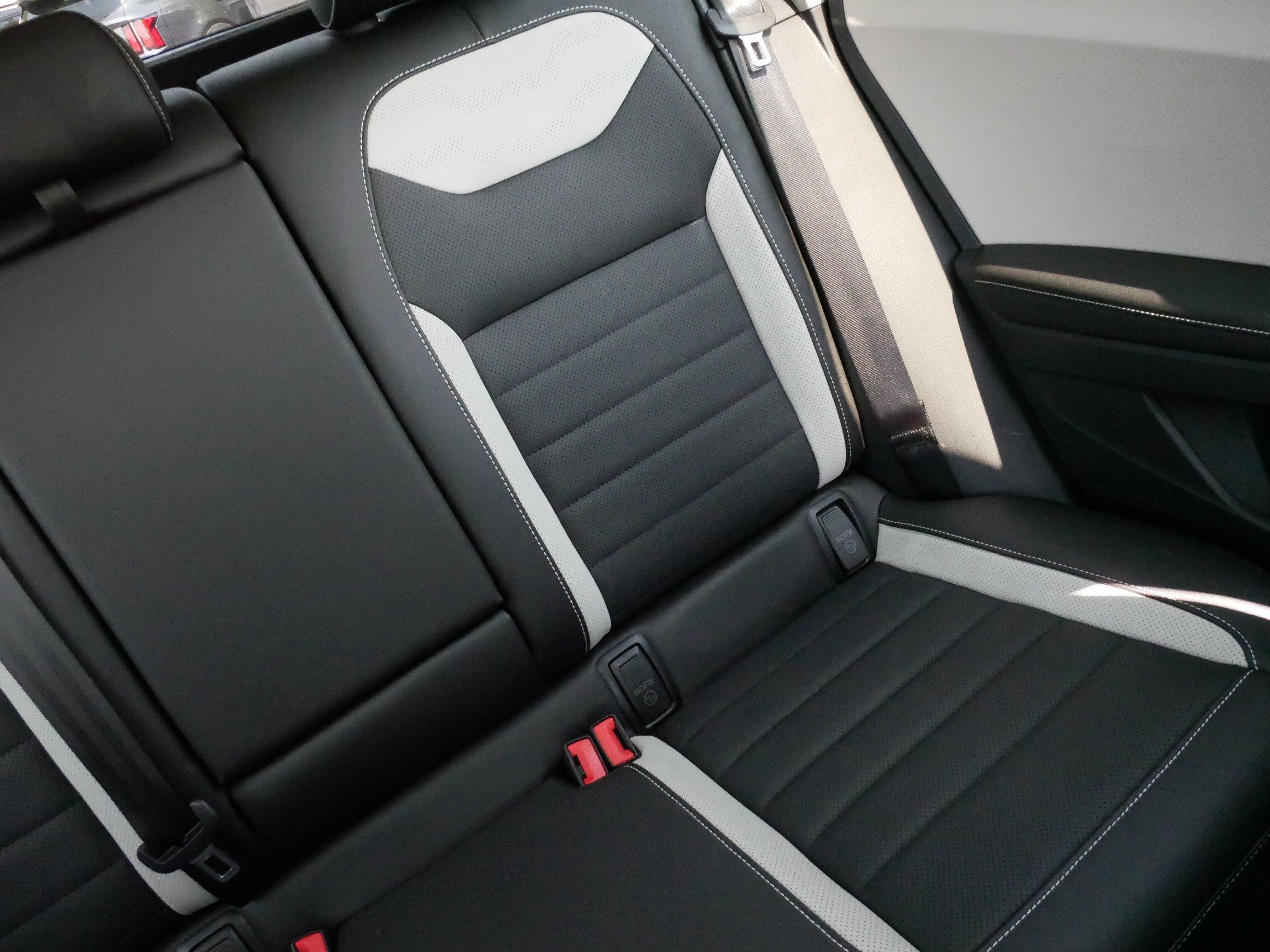 Certified 2025 Volkswagen Taos SEL AWD/4WD image 14