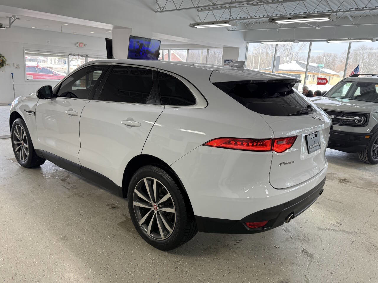 Used 2017 Jaguar F-PACE Prestige image 7