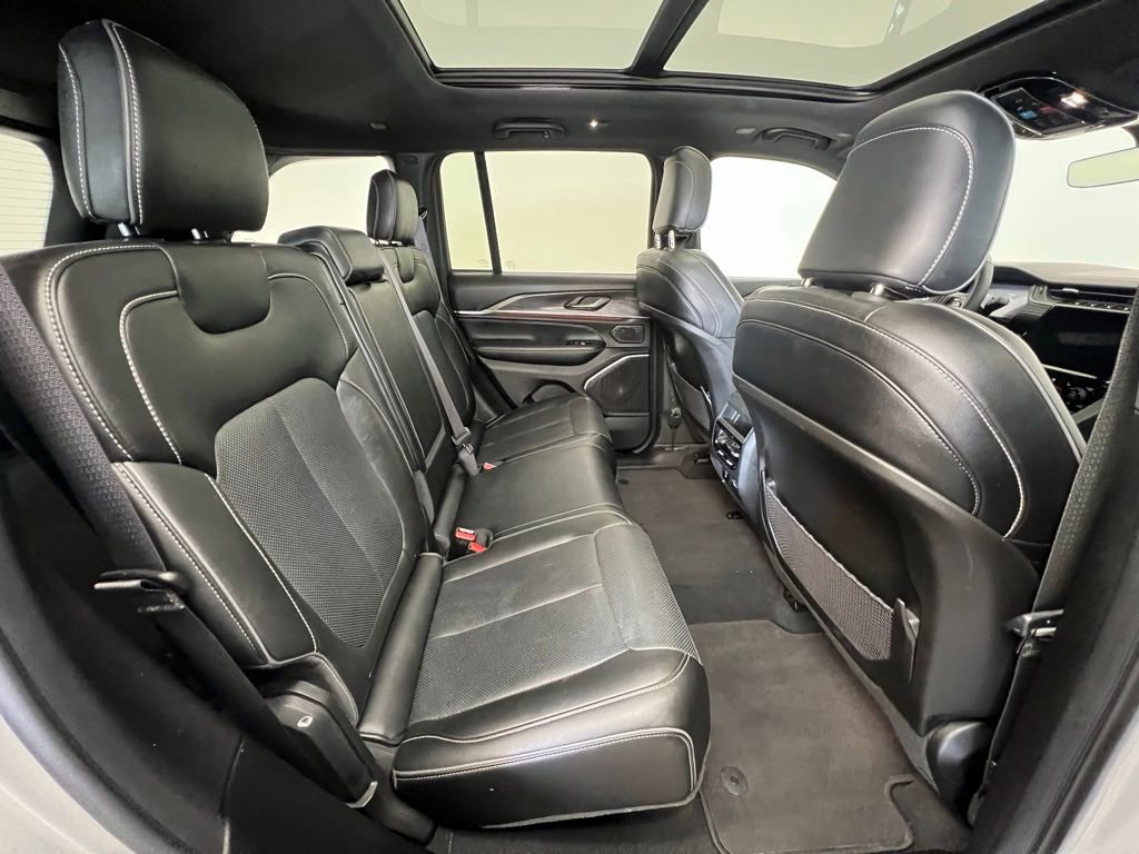 Used 2024 Jeep Grand Cherokee Overland image 8