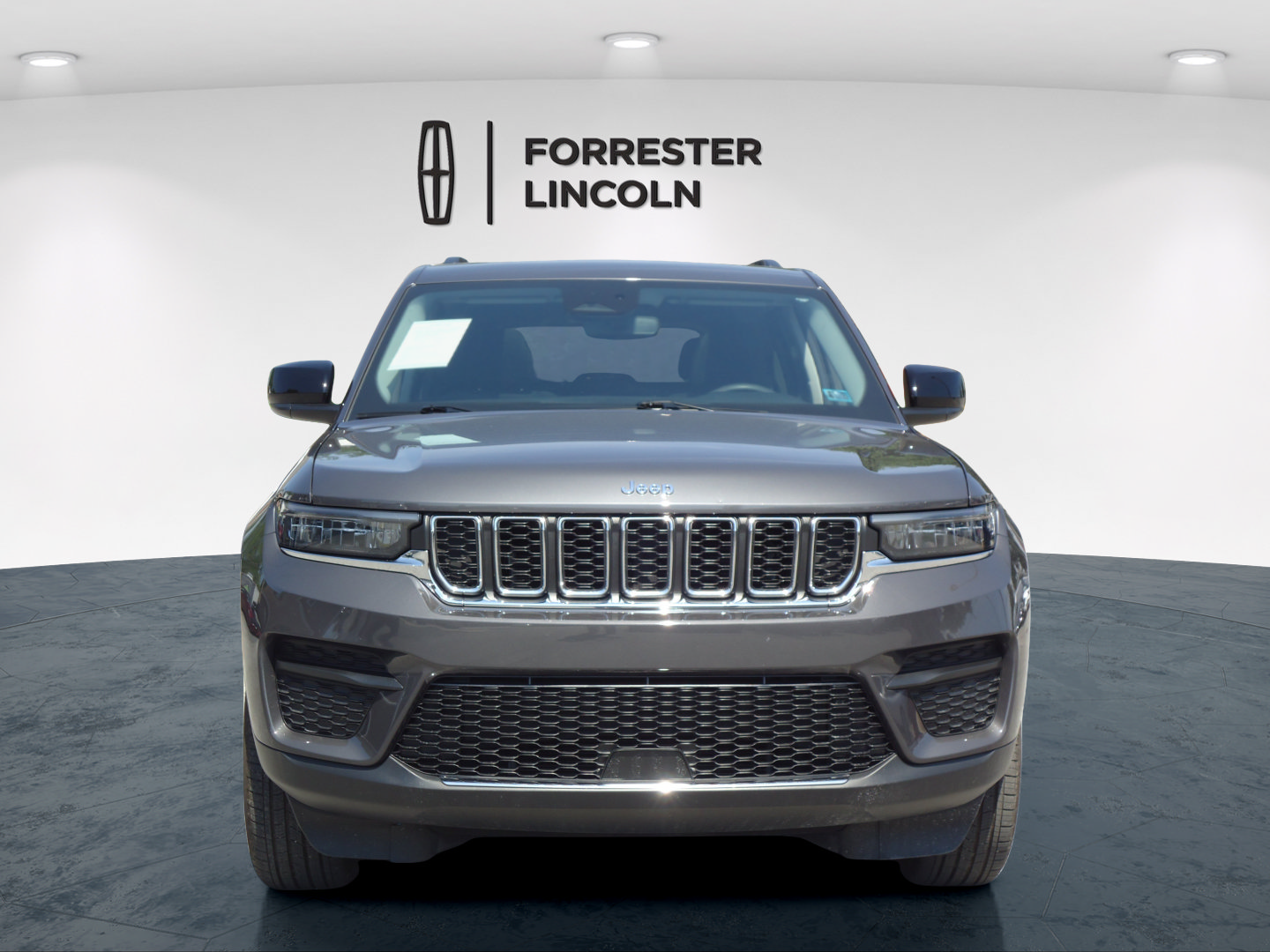 Used 2023 Jeep Grand Cherokee Laredo X AWD/4WD image 8