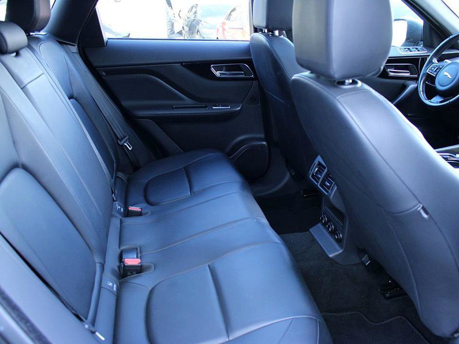 Used 2017 Jaguar F-PACE Premium AWD/4WD image 19