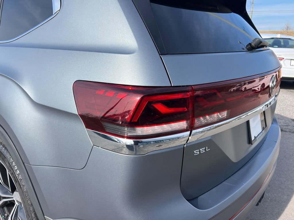 Used 2024 Volkswagen Atlas SEL Premium R-Line image 12