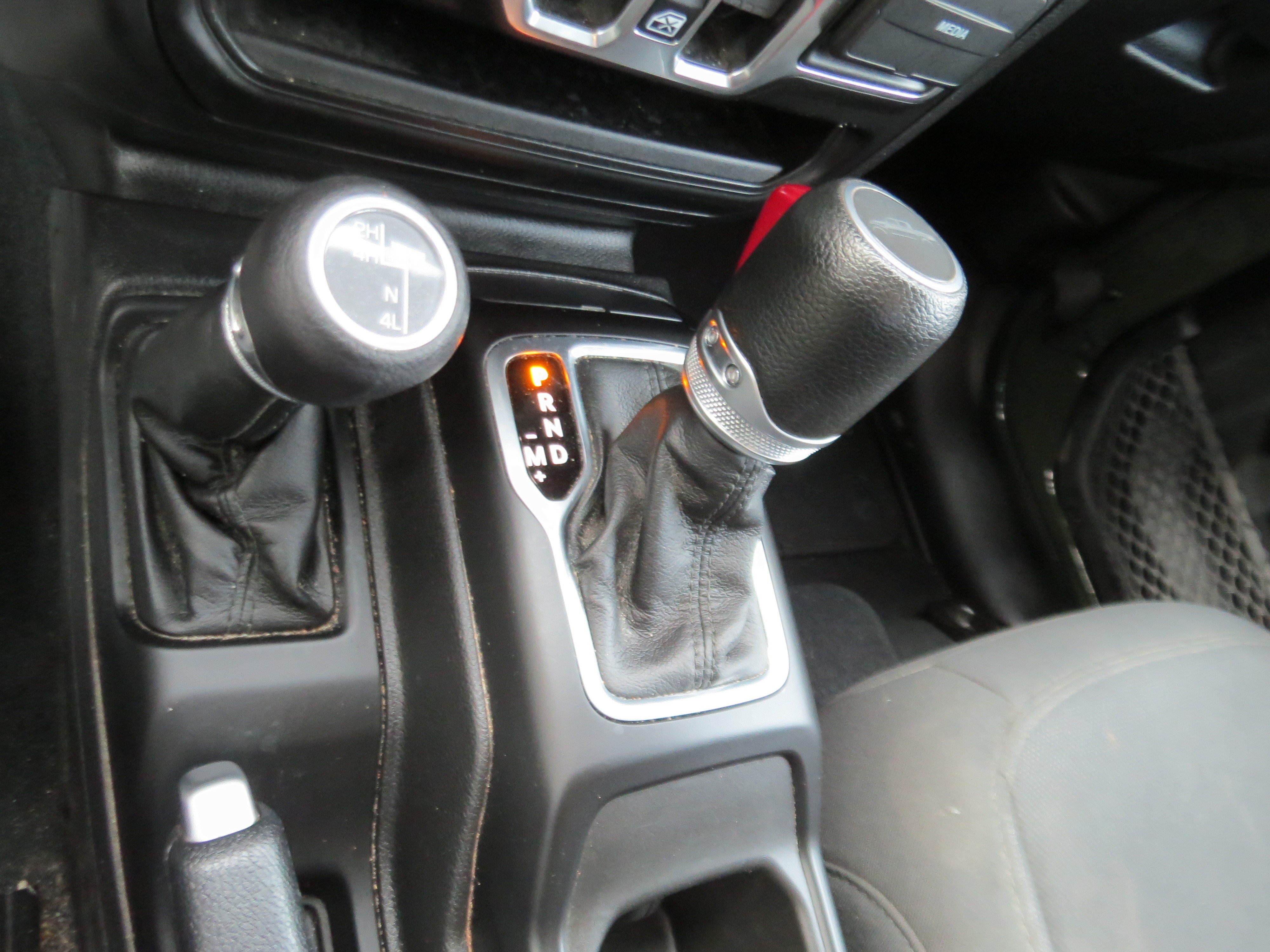 Used 2023 Jeep Gladiator Sport AWD/4WD image 16