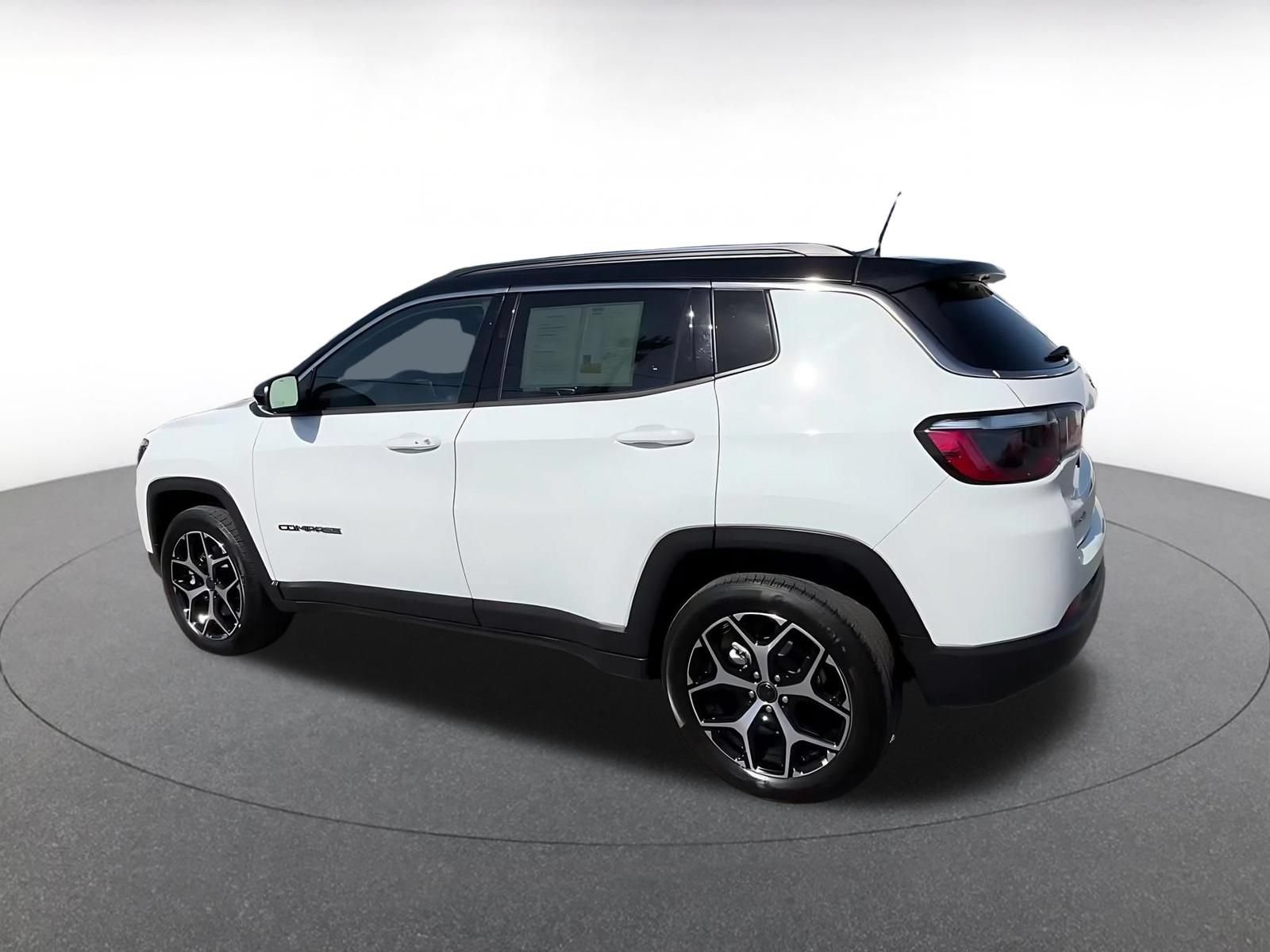 Used 2025 Jeep Compass Limited AWD/4WD image 10